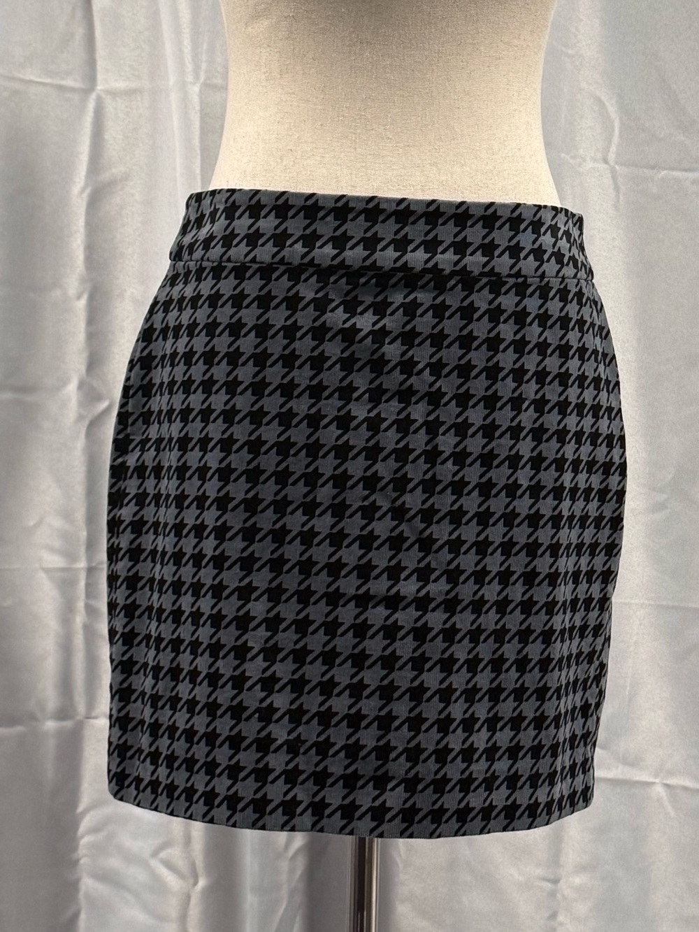 Banana Republic Factory Houndstooth Corduroy Black & Gray Skirt